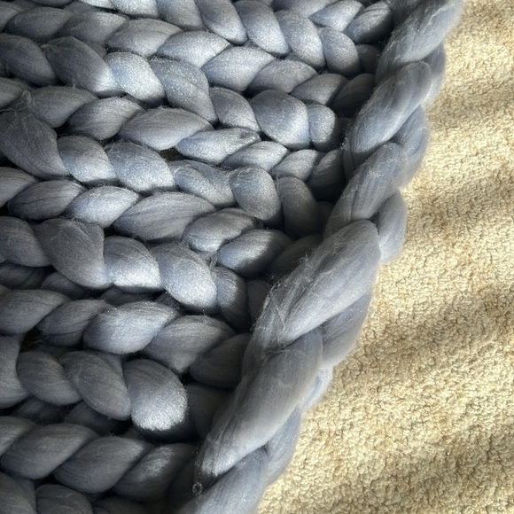 Beautiful gray blue chunky knitted blanket handmade - Picture 5 of 9